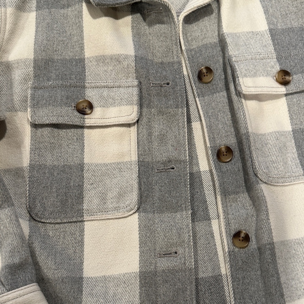 Old Navy Gray and White Plaid Button Down Shirt - Picture 4 of 5